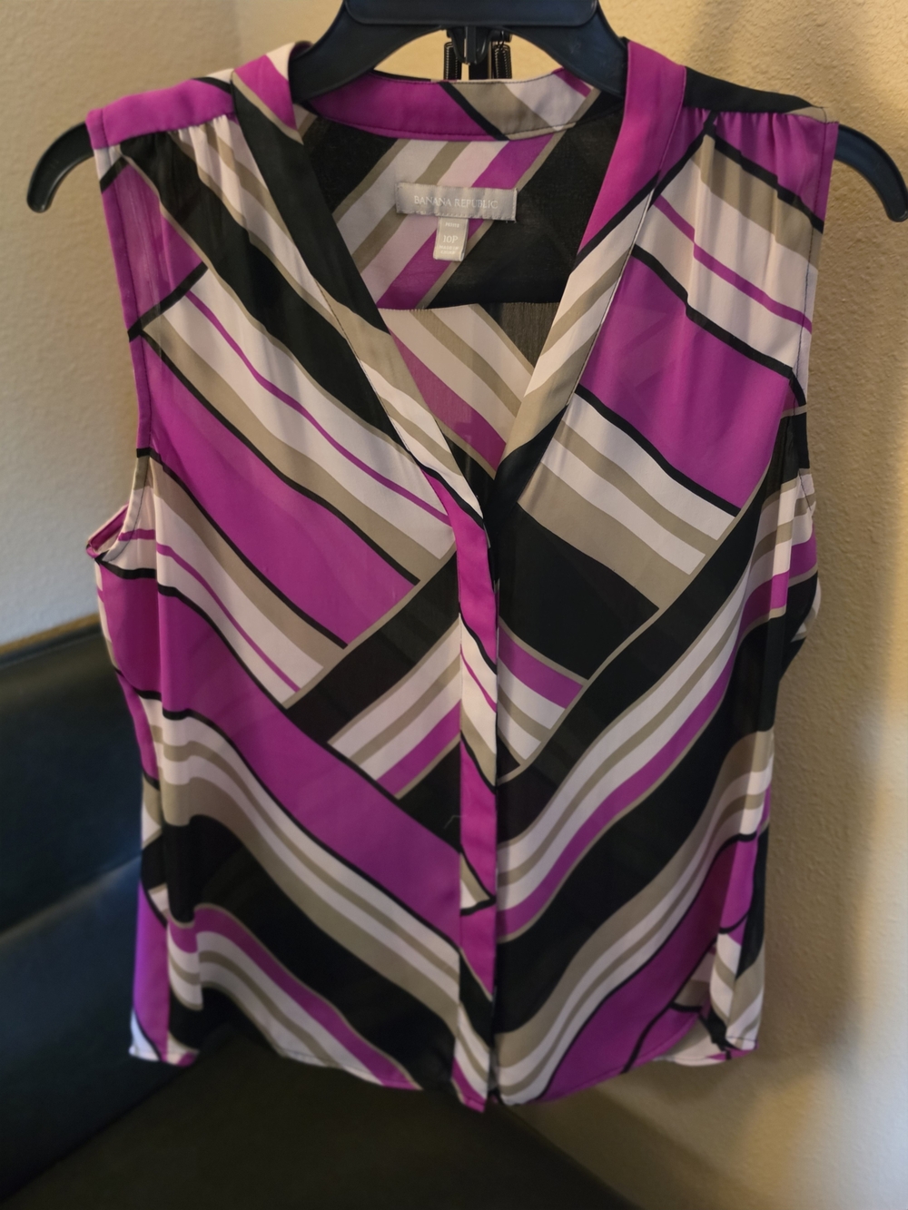 Banana Republic Sleeveless V-Neck Striped Blouse in Magenta, Black, Cream, Gray
